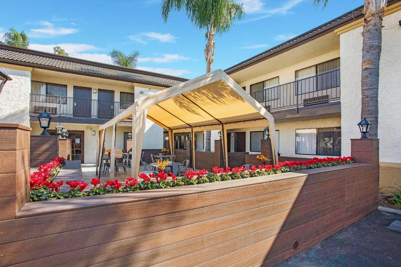 Stanford Inn & Suites Anaheim Eksteriør bilde