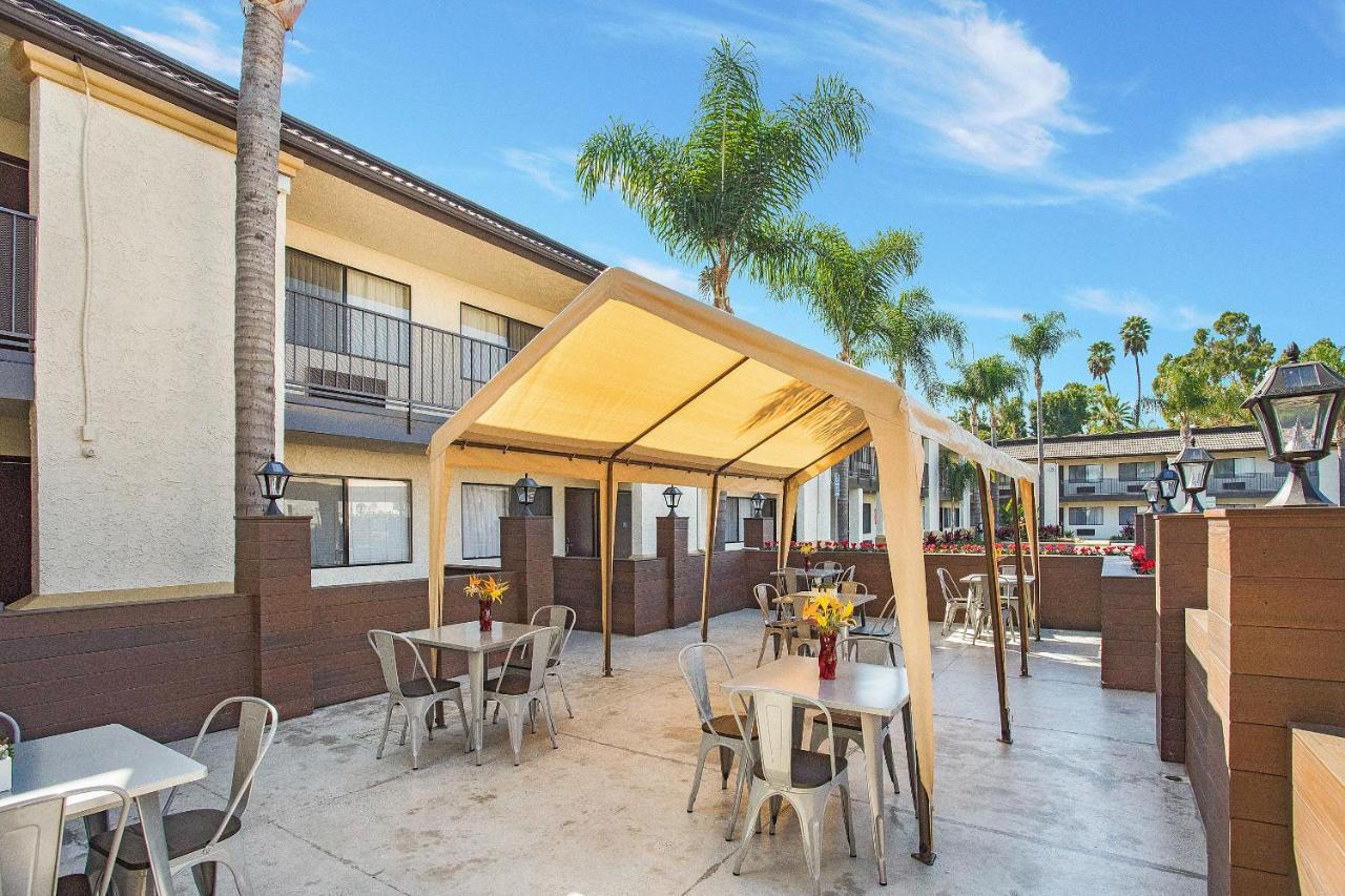 Stanford Inn & Suites Anaheim Eksteriør bilde