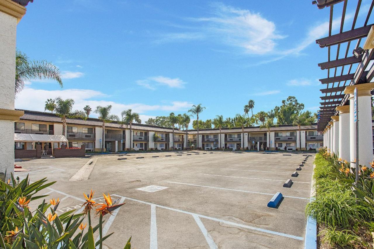 Stanford Inn & Suites Anaheim Eksteriør bilde